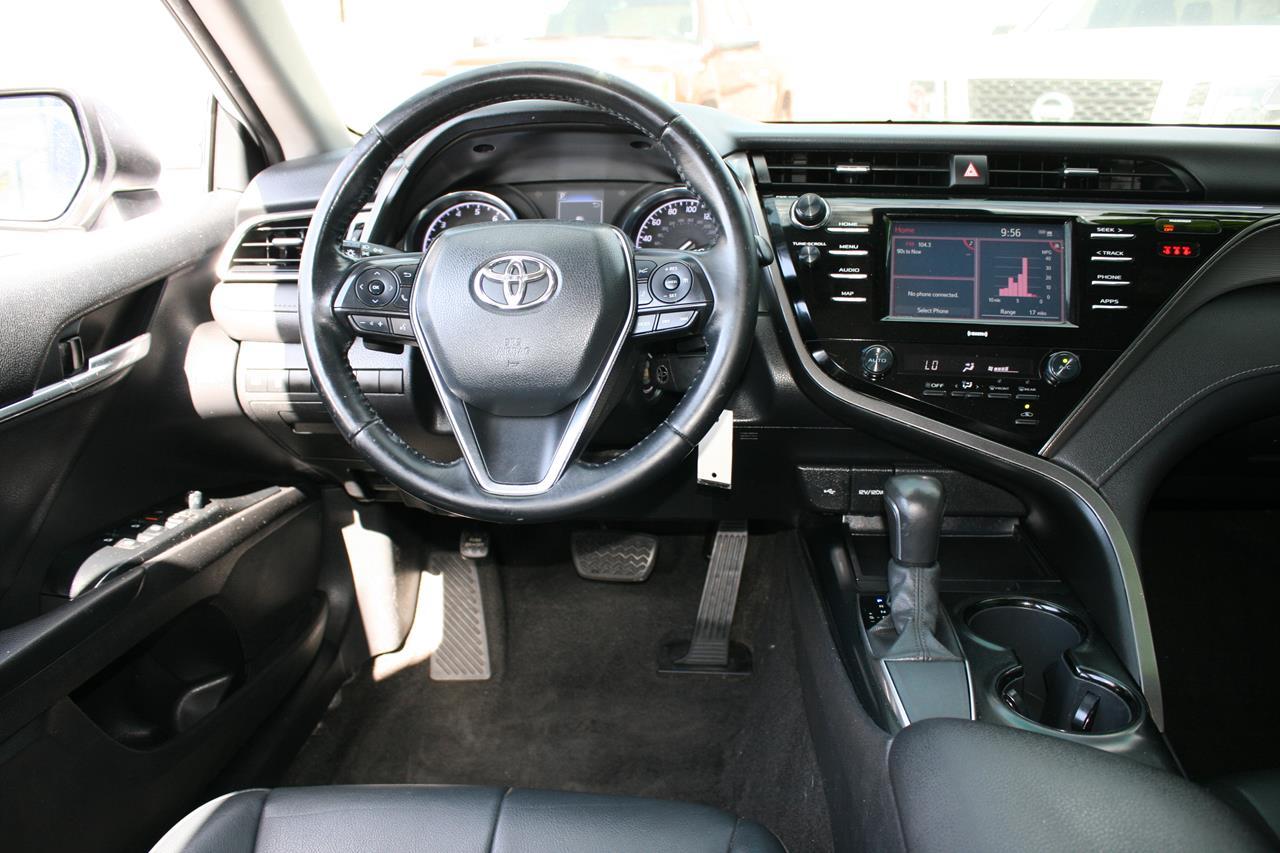 Toyota Camry SE Auto (Natl) 2020