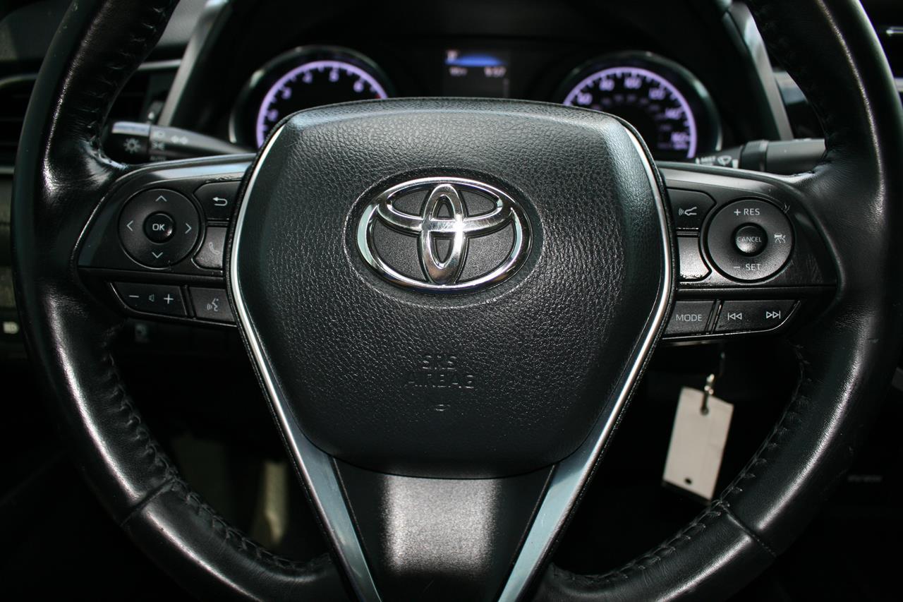 Toyota Camry SE Auto (Natl) 2020