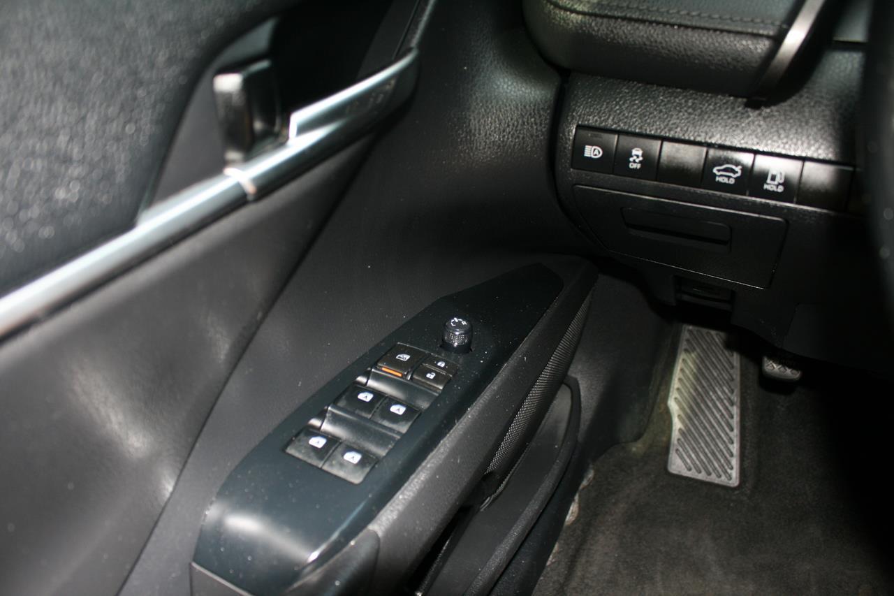 Toyota Camry SE Auto (Natl) 2020