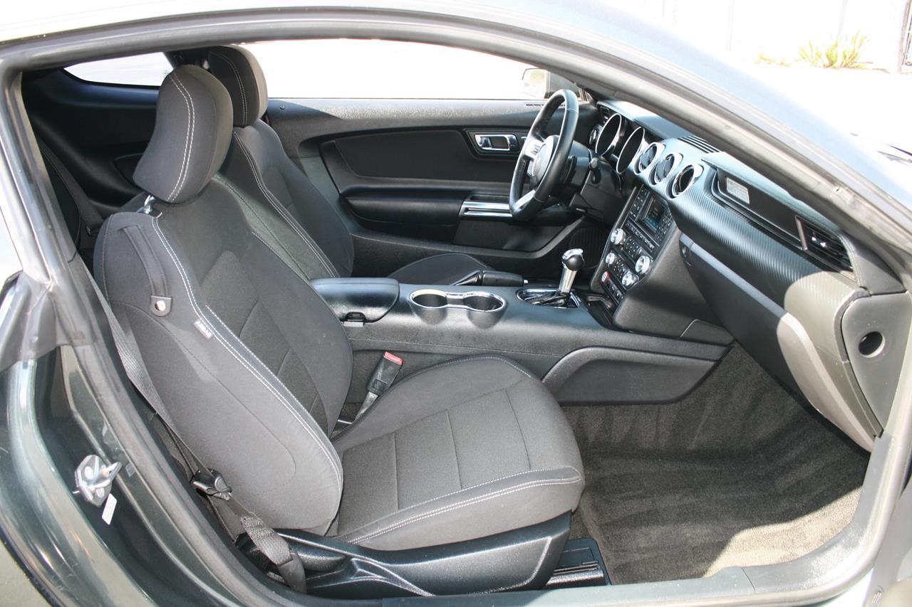 Ford Mustang 2dr Fastback V6 2016