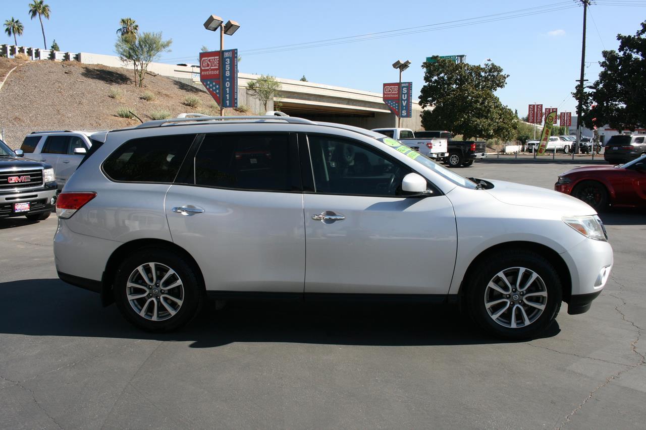 Nissan Pathfinder 2WD 4dr SV 2014