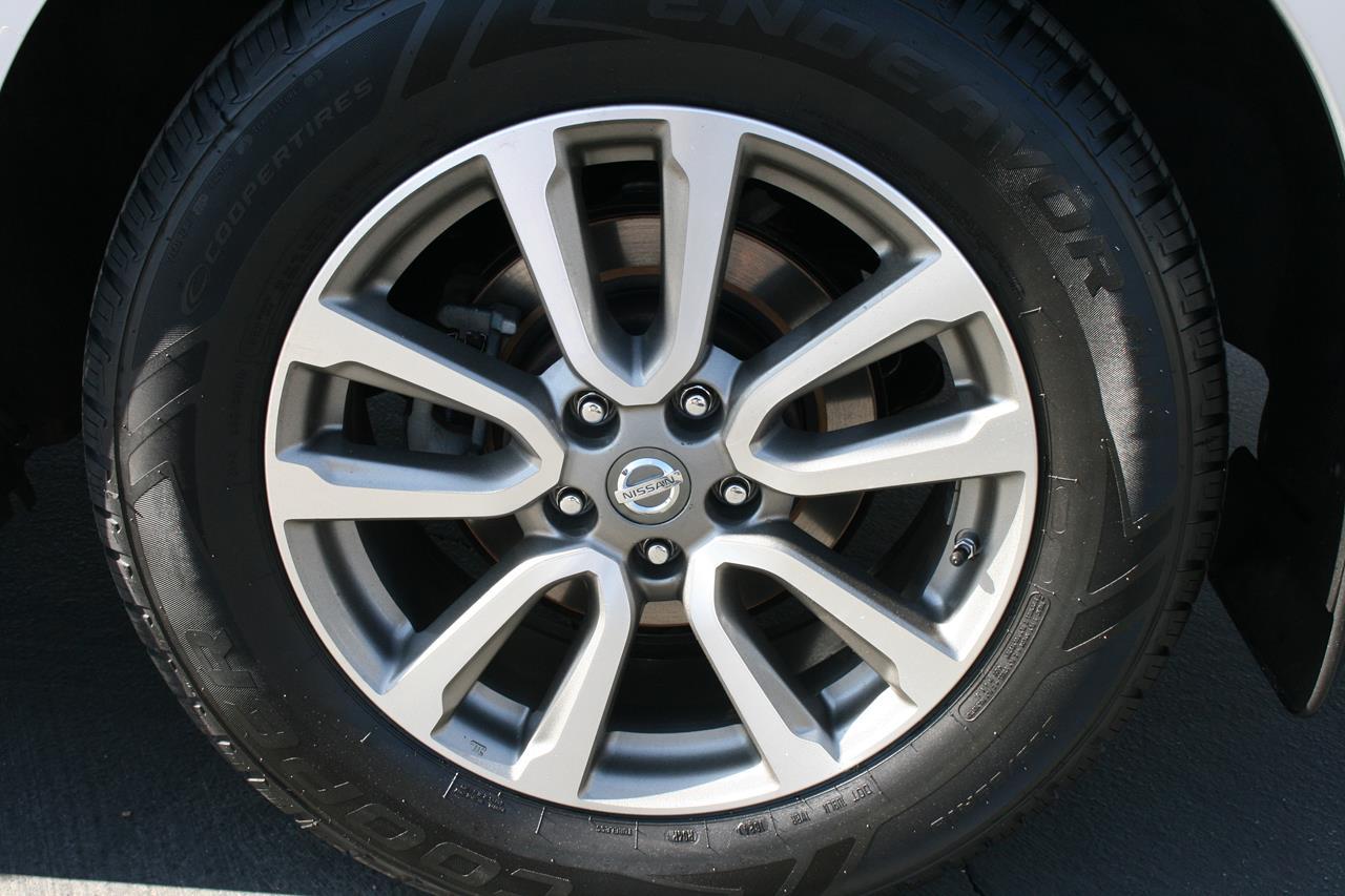 Nissan Pathfinder 2WD 4dr SV 2014
