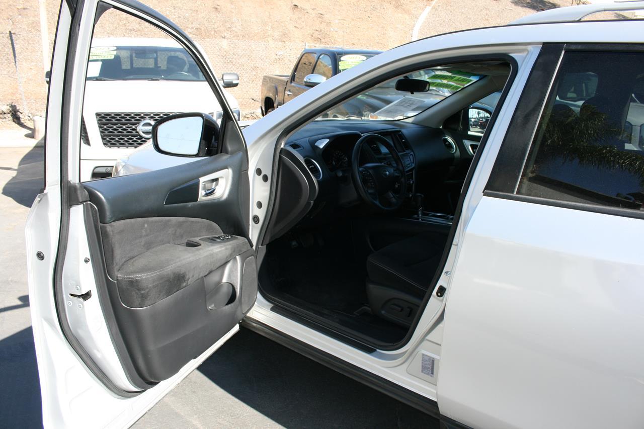 Nissan Pathfinder 2WD 4dr SV 2014