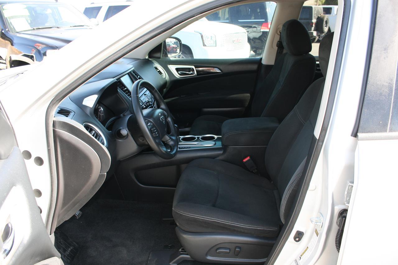 Nissan Pathfinder 2WD 4dr SV 2014