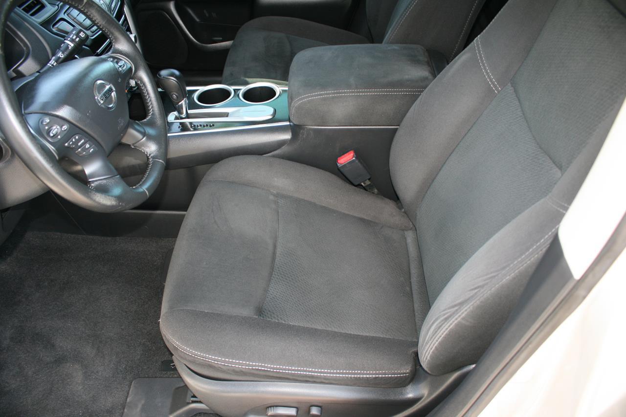 Nissan Pathfinder 2WD 4dr SV 2014