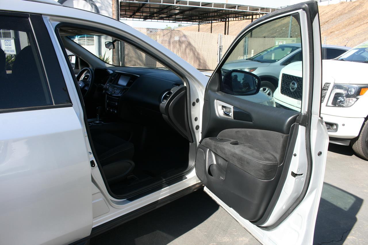 Nissan Pathfinder 2WD 4dr SV 2014