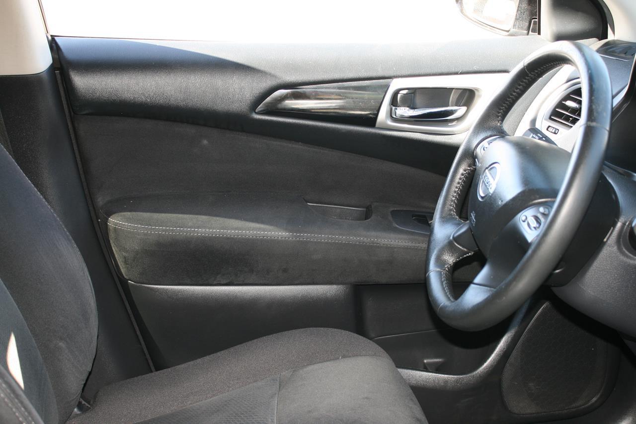Nissan Pathfinder 2WD 4dr SV 2014
