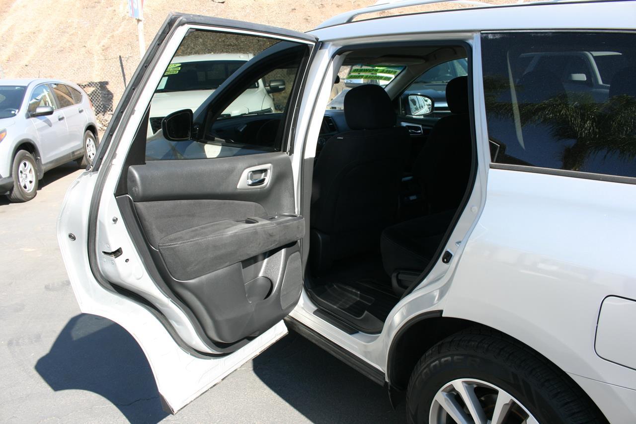 Nissan Pathfinder 2WD 4dr SV 2014