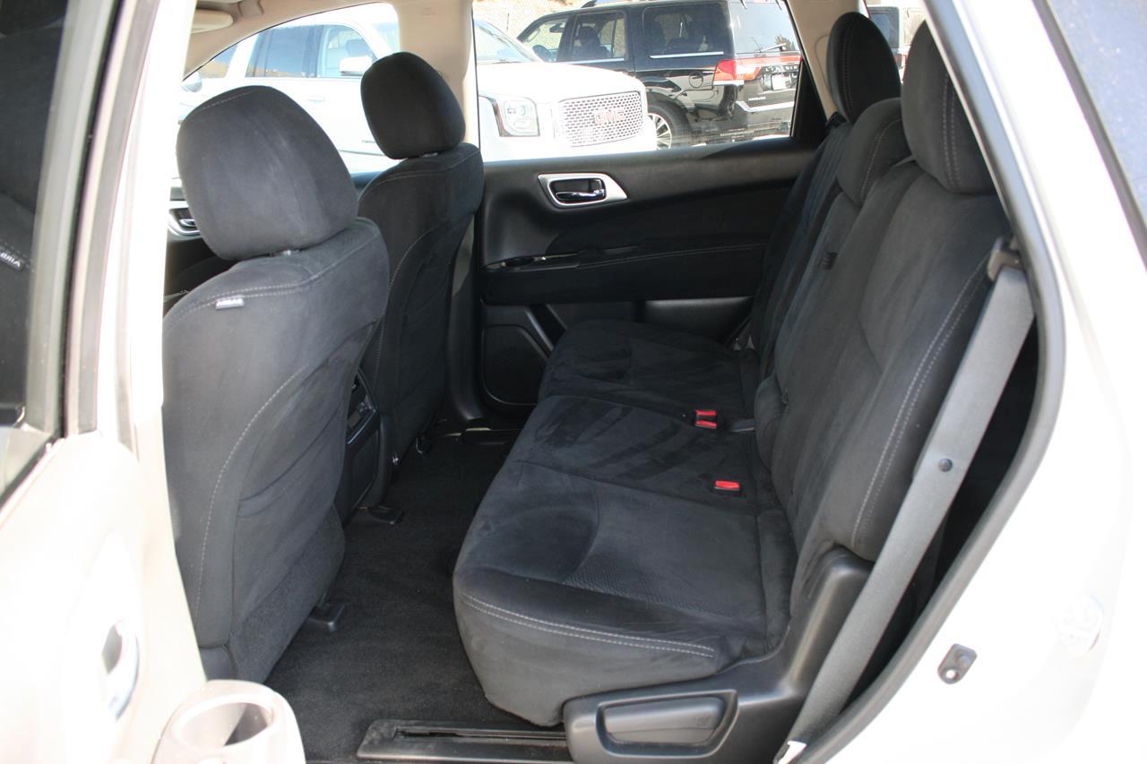 Nissan Pathfinder 2WD 4dr SV 2014