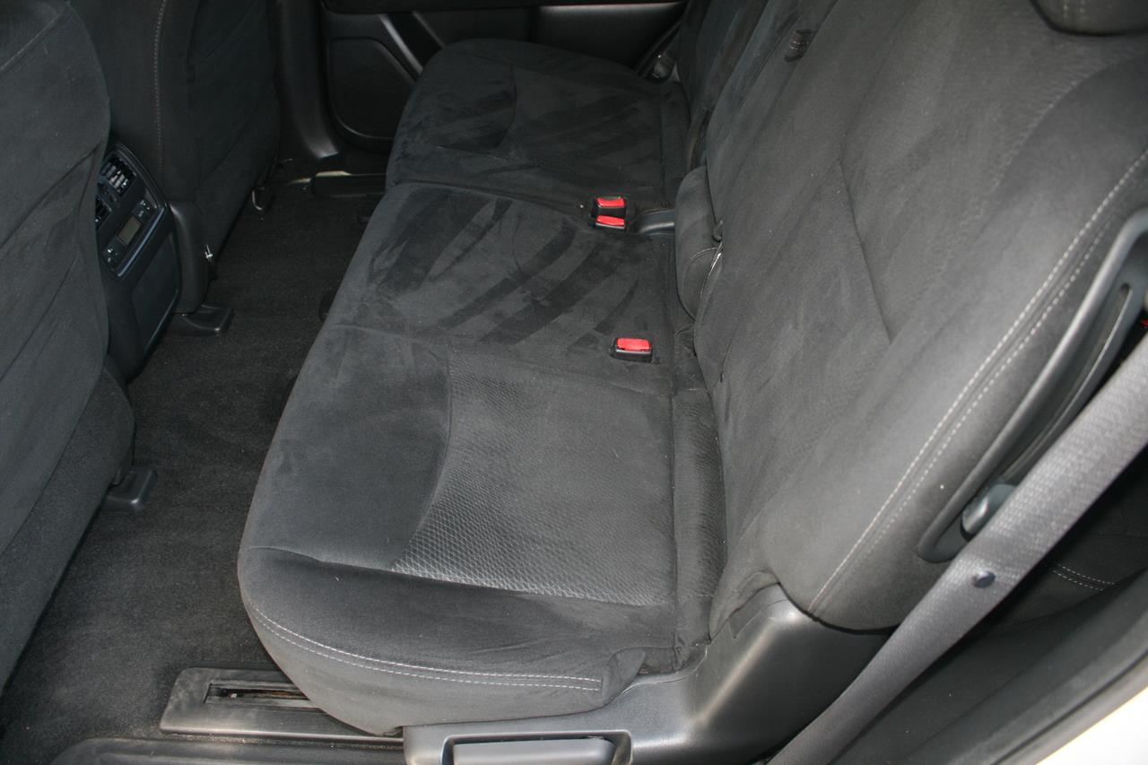 Nissan Pathfinder 2WD 4dr SV 2014