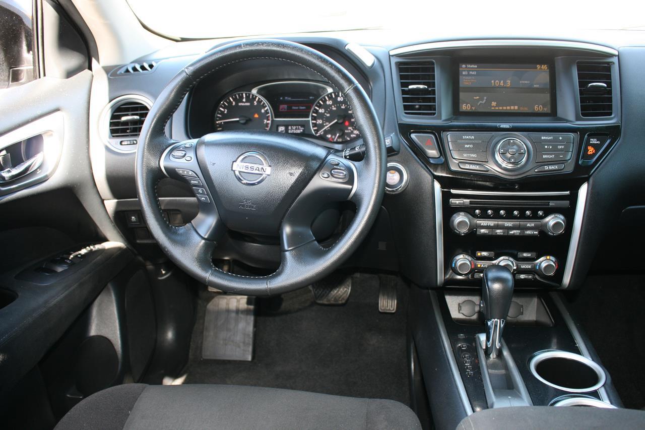 Nissan Pathfinder 2WD 4dr SV 2014