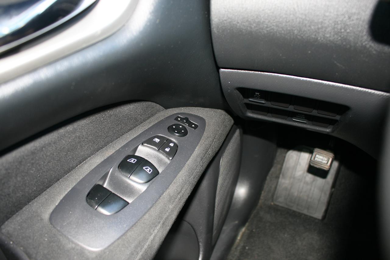 Nissan Pathfinder 2WD 4dr SV 2014