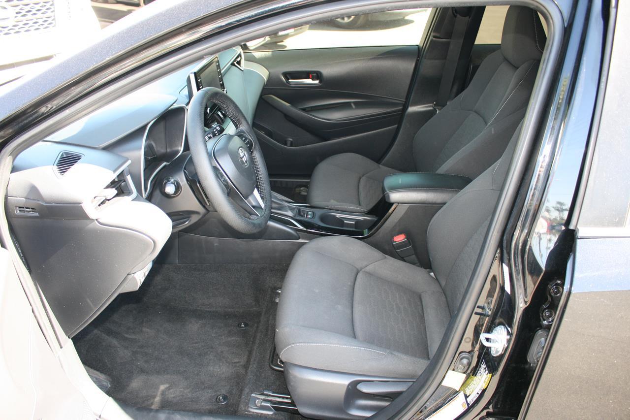 Toyota Corolla Hatchback SE CVT (Natl) 2019
