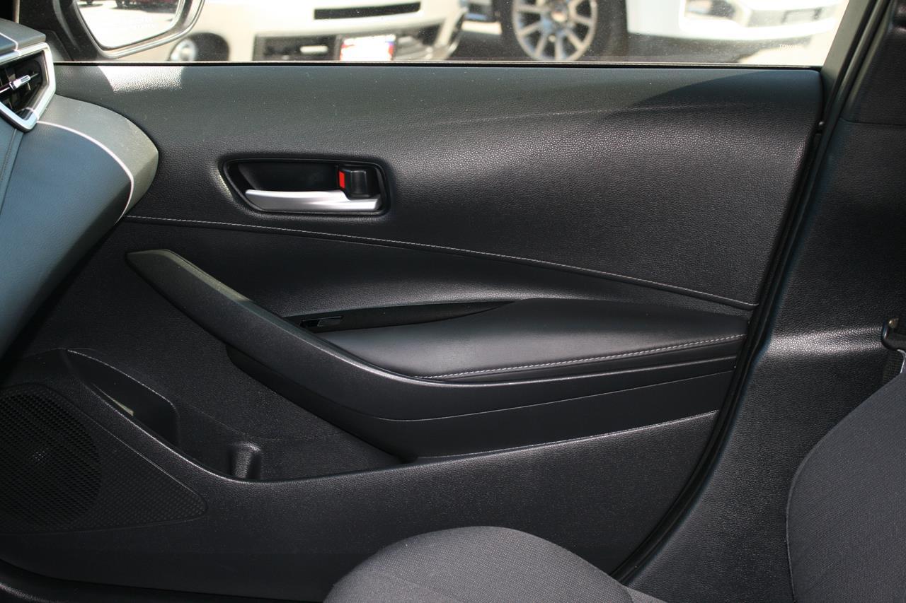 Toyota Corolla Hatchback SE CVT (Natl) 2019