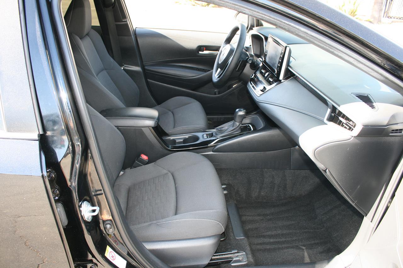 Toyota Corolla Hatchback SE CVT (Natl) 2019