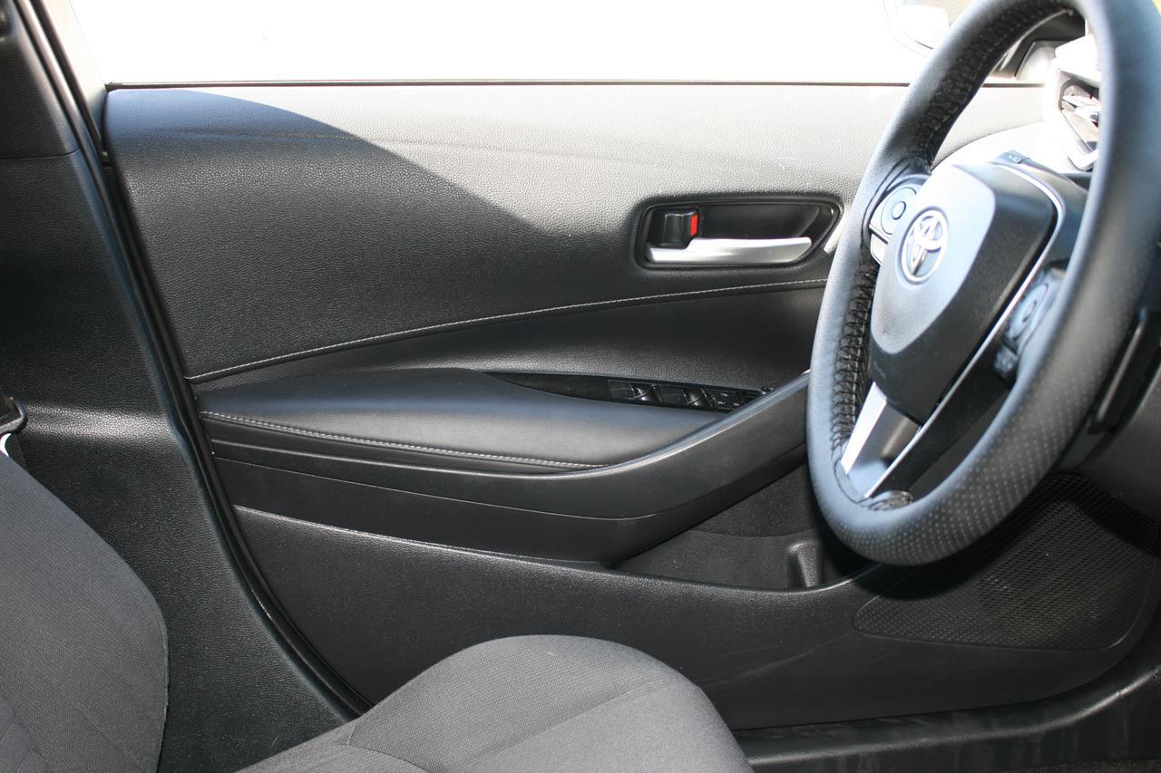 Toyota Corolla Hatchback SE CVT (Natl) 2019