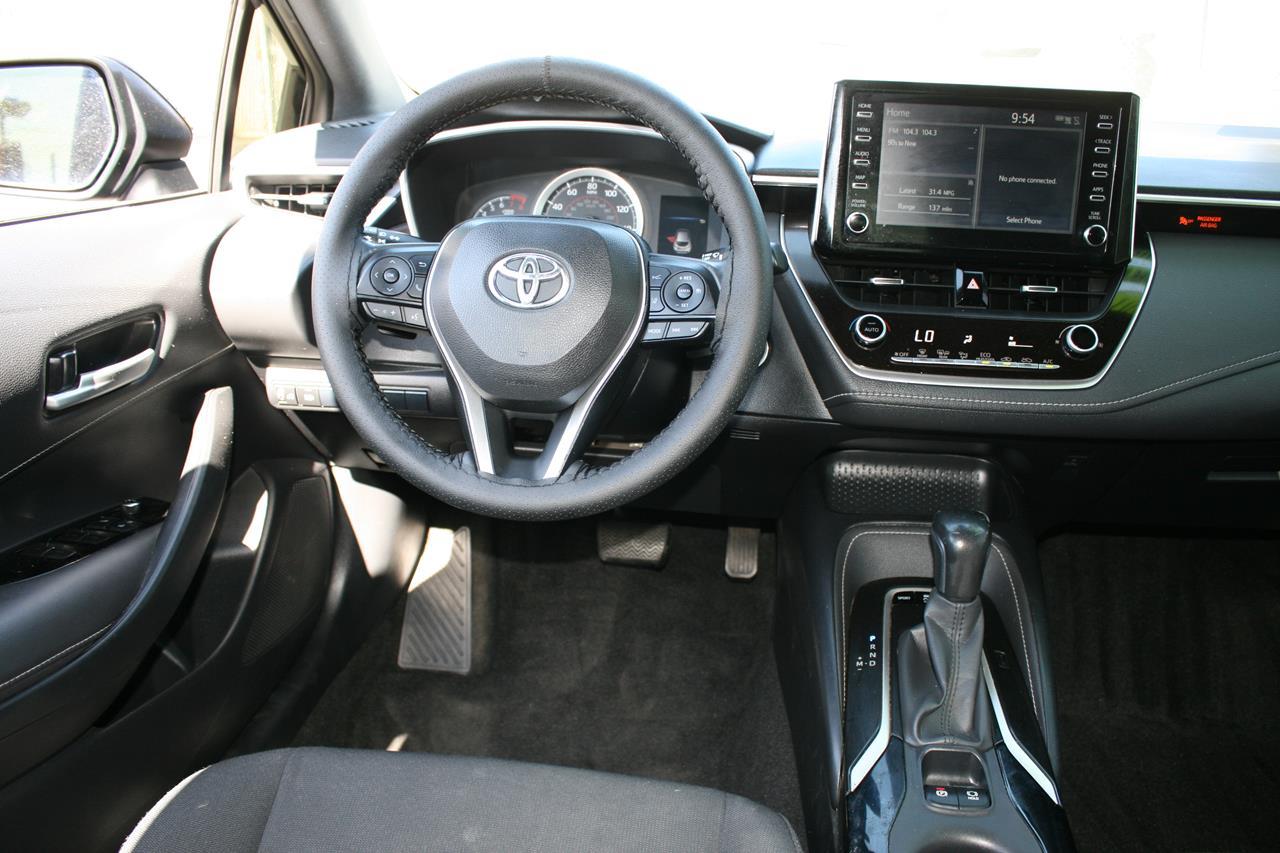 Toyota Corolla Hatchback SE CVT (Natl) 2019