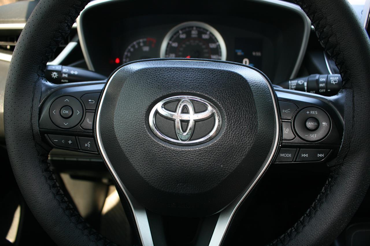 Toyota Corolla Hatchback SE CVT (Natl) 2019