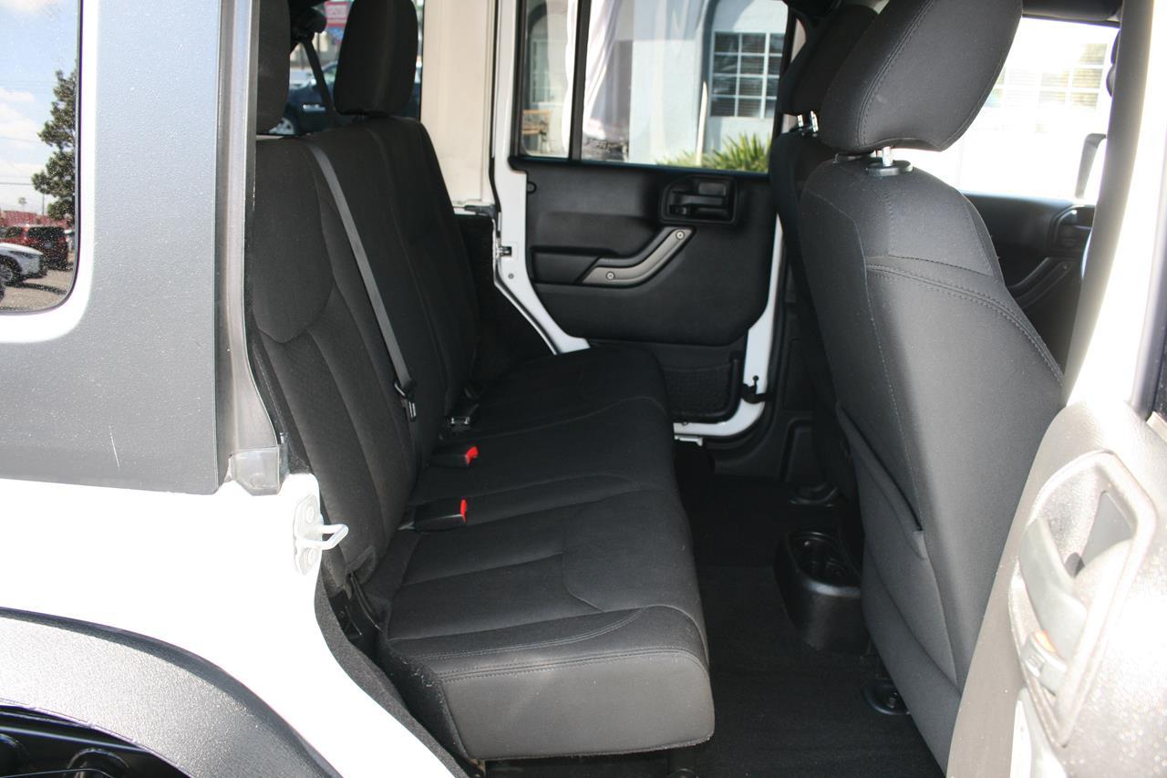 Jeep Wrangler Unlimited 4WD 4dr Sport 2015