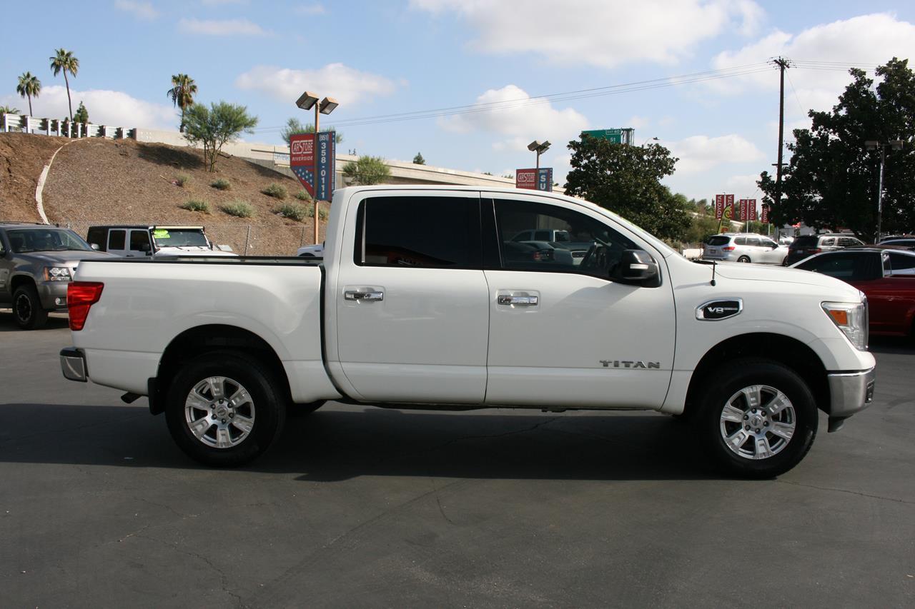 Nissan Titan 4x2 Crew Cab SV 2017