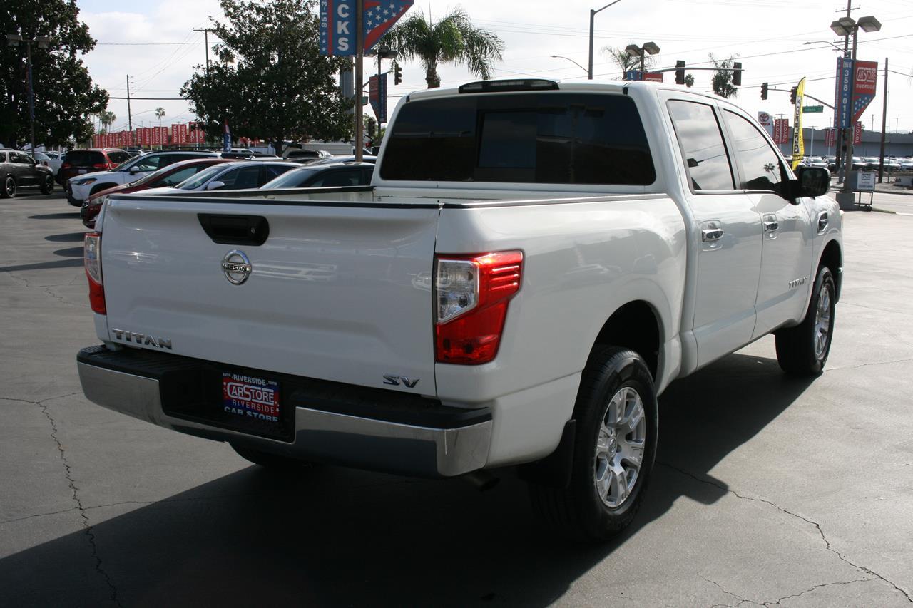 Nissan Titan 4x2 Crew Cab SV 2017