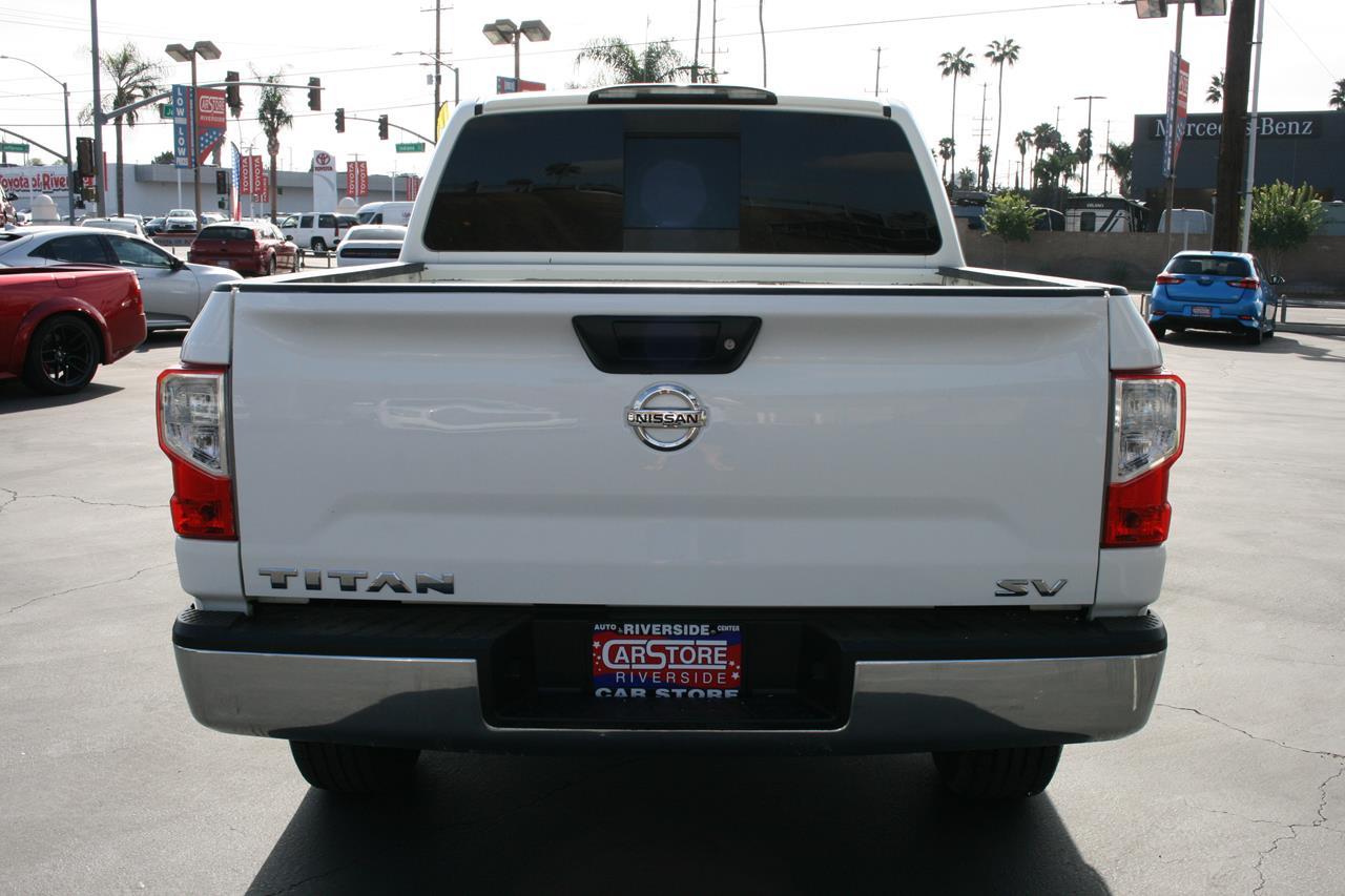 Nissan Titan 4x2 Crew Cab SV 2017