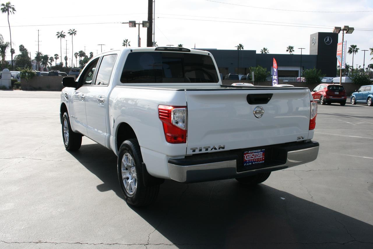 Nissan Titan 4x2 Crew Cab SV 2017