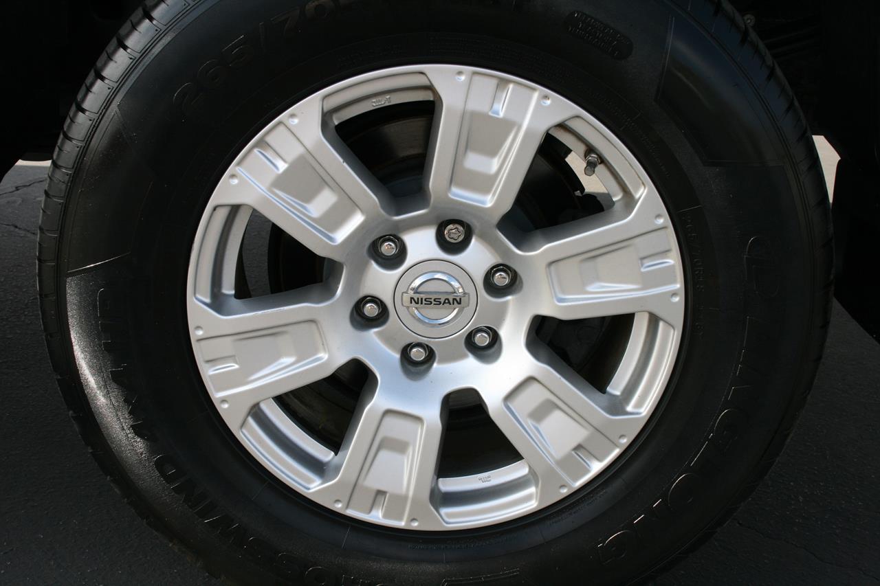 Nissan Titan 4x2 Crew Cab SV 2017