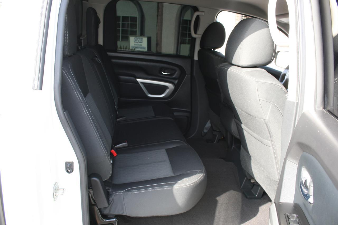 Nissan Titan 4x2 Crew Cab SV 2017