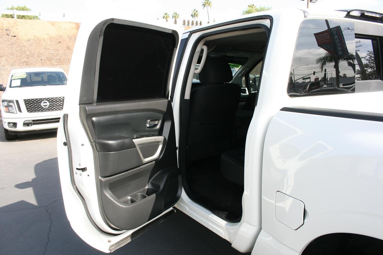 Nissan Titan 4x2 Crew Cab SV 2017