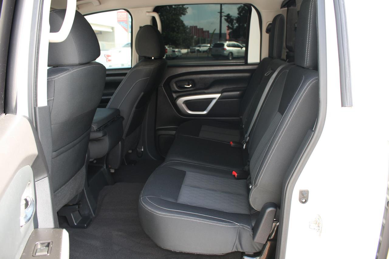 Nissan Titan 4x2 Crew Cab SV 2017