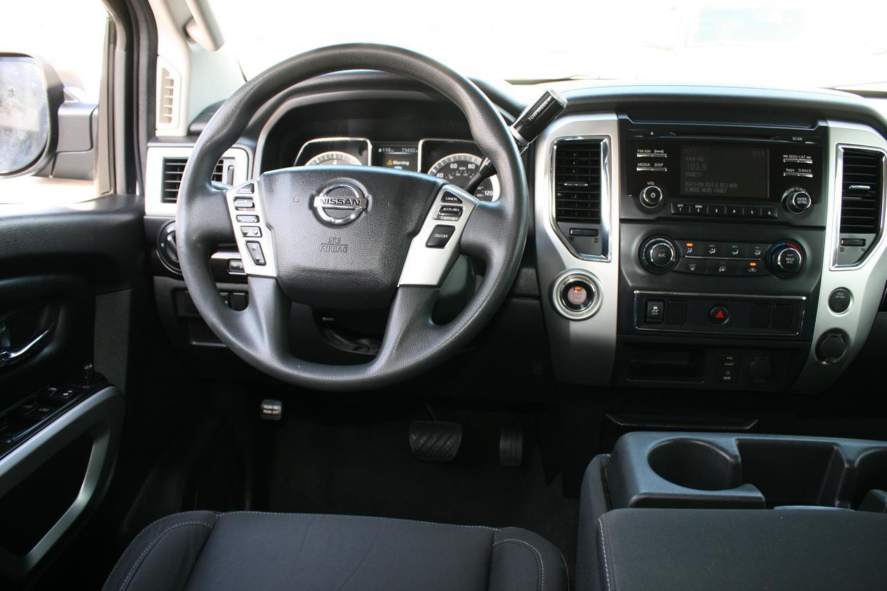 Nissan Titan 4x2 Crew Cab SV 2017