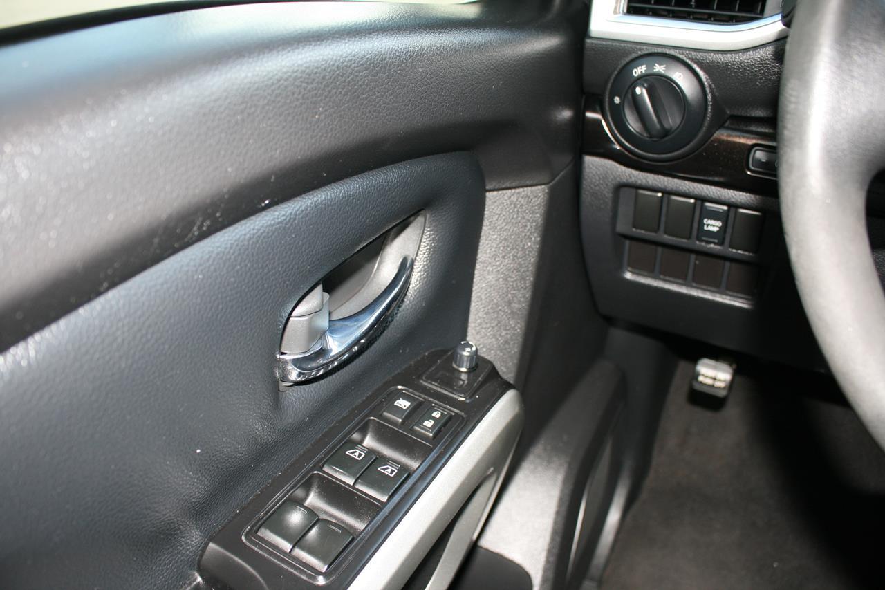Nissan Titan 4x2 Crew Cab SV 2017