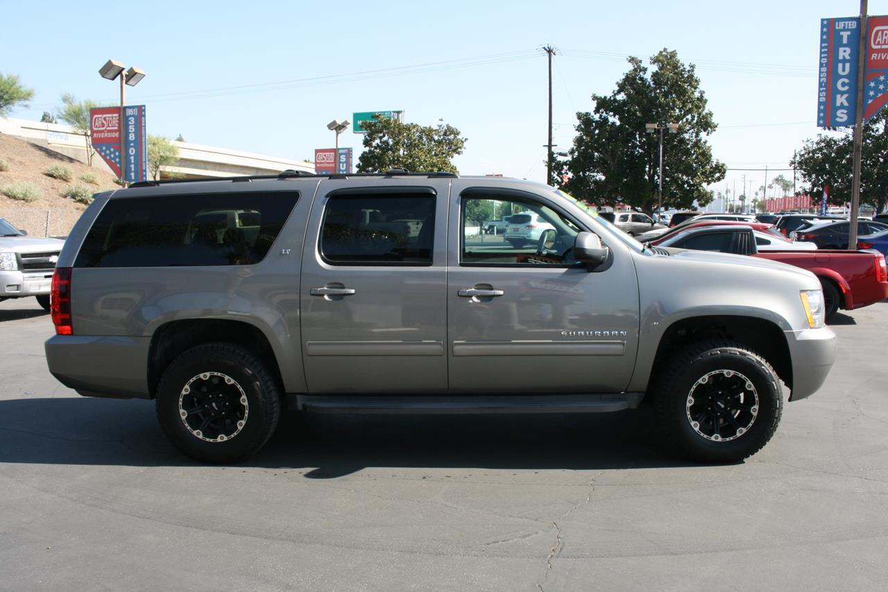 Chevrolet Suburban 4WD 4dr 1500 LT 2012