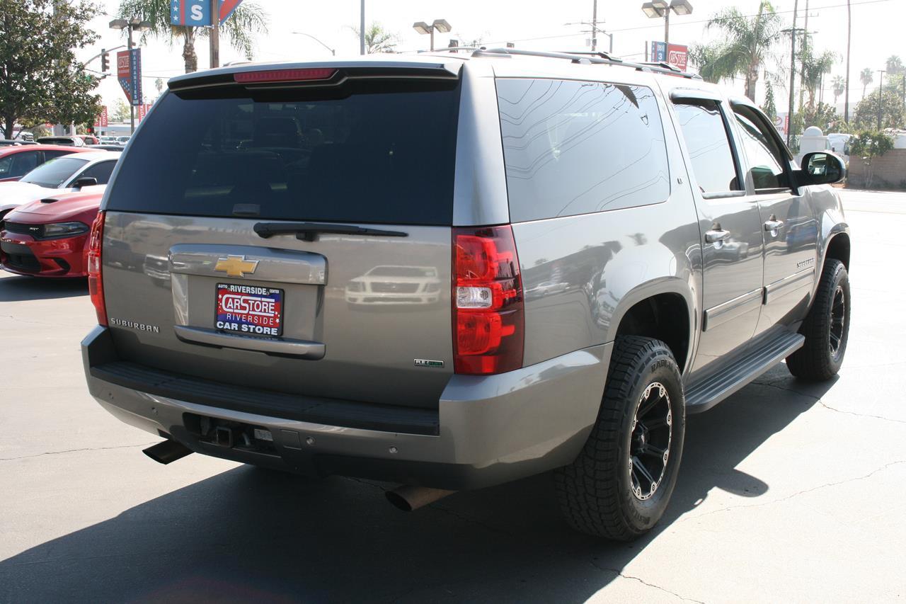Chevrolet Suburban 4WD 4dr 1500 LT 2012