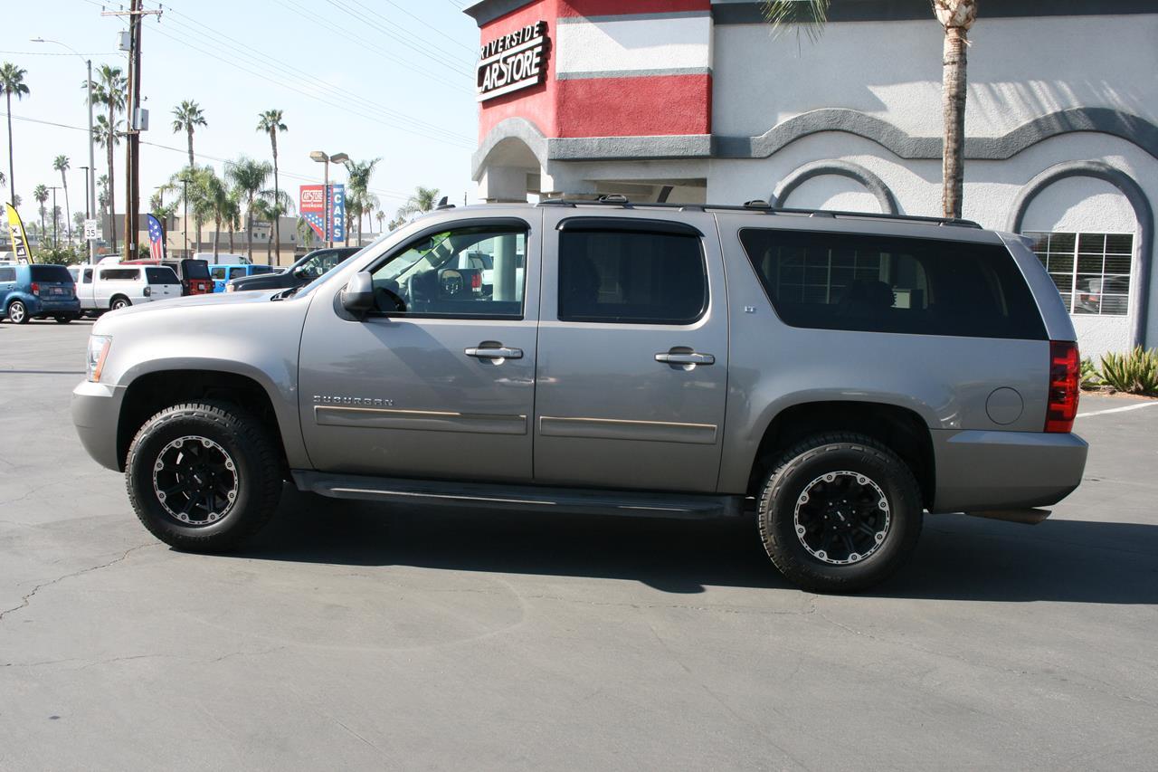 Chevrolet Suburban 4WD 4dr 1500 LT 2012