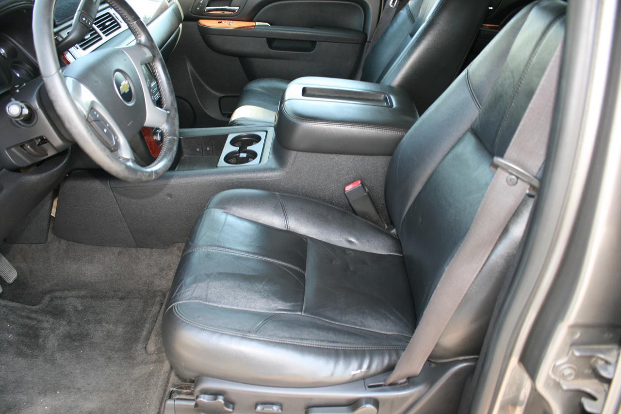 Chevrolet Suburban 4WD 4dr 1500 LT 2012