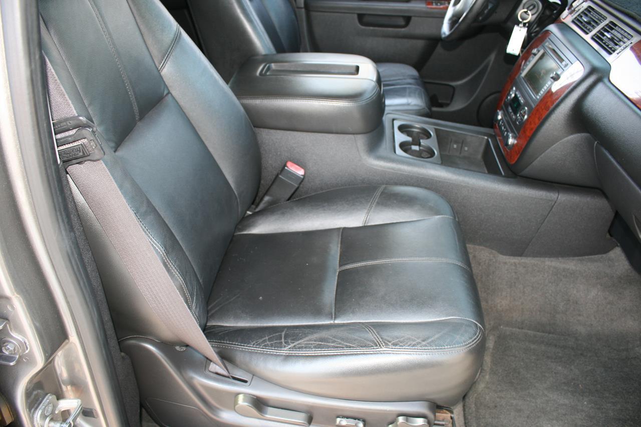 Chevrolet Suburban 4WD 4dr 1500 LT 2012