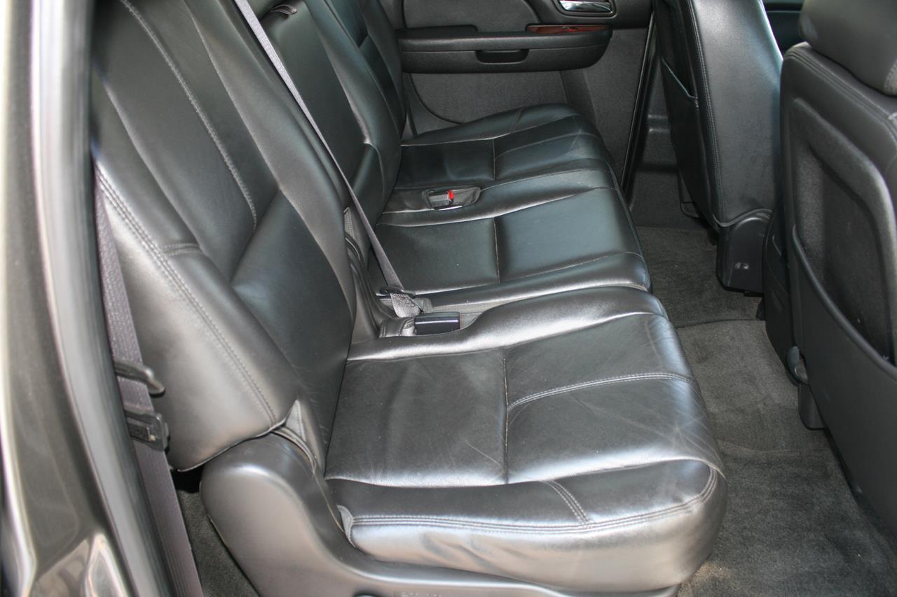Chevrolet Suburban 4WD 4dr 1500 LT 2012