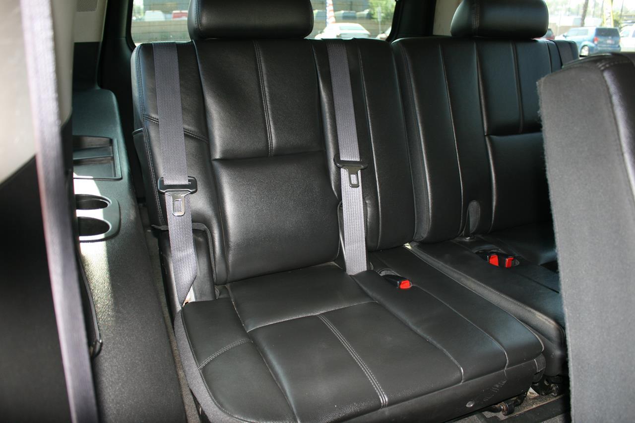 Chevrolet Suburban 4WD 4dr 1500 LT 2012