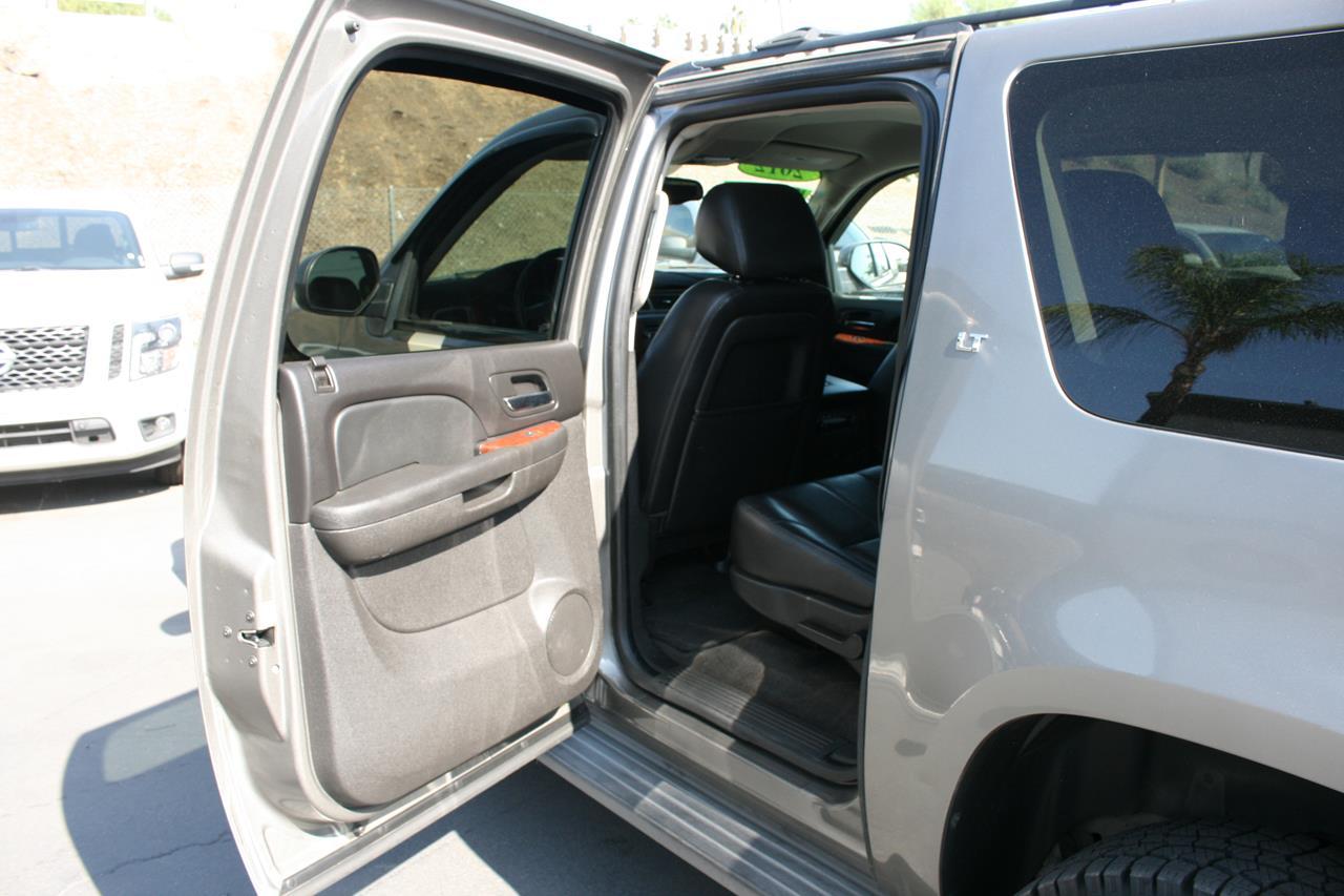 Chevrolet Suburban 4WD 4dr 1500 LT 2012