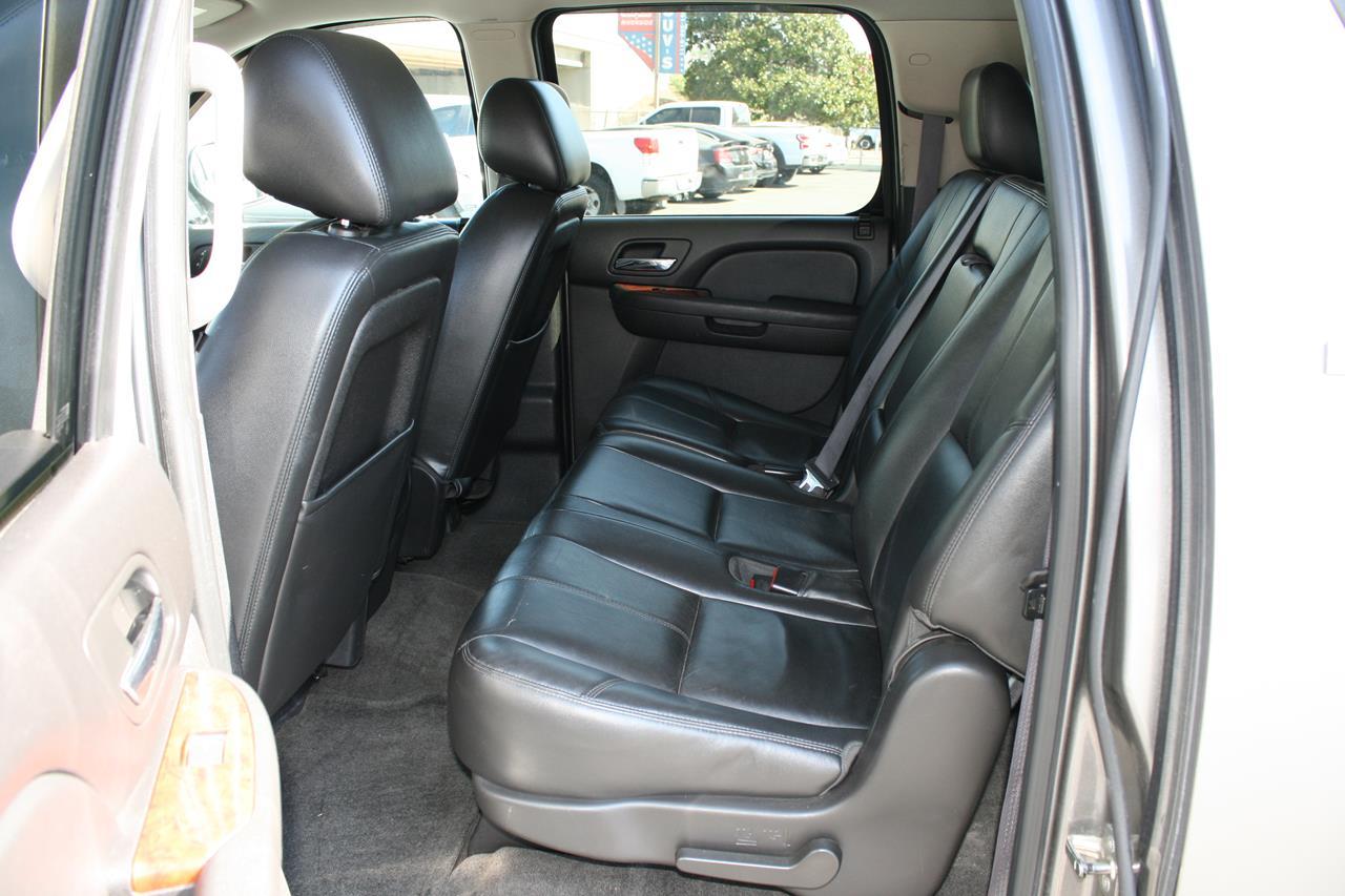 Chevrolet Suburban 4WD 4dr 1500 LT 2012