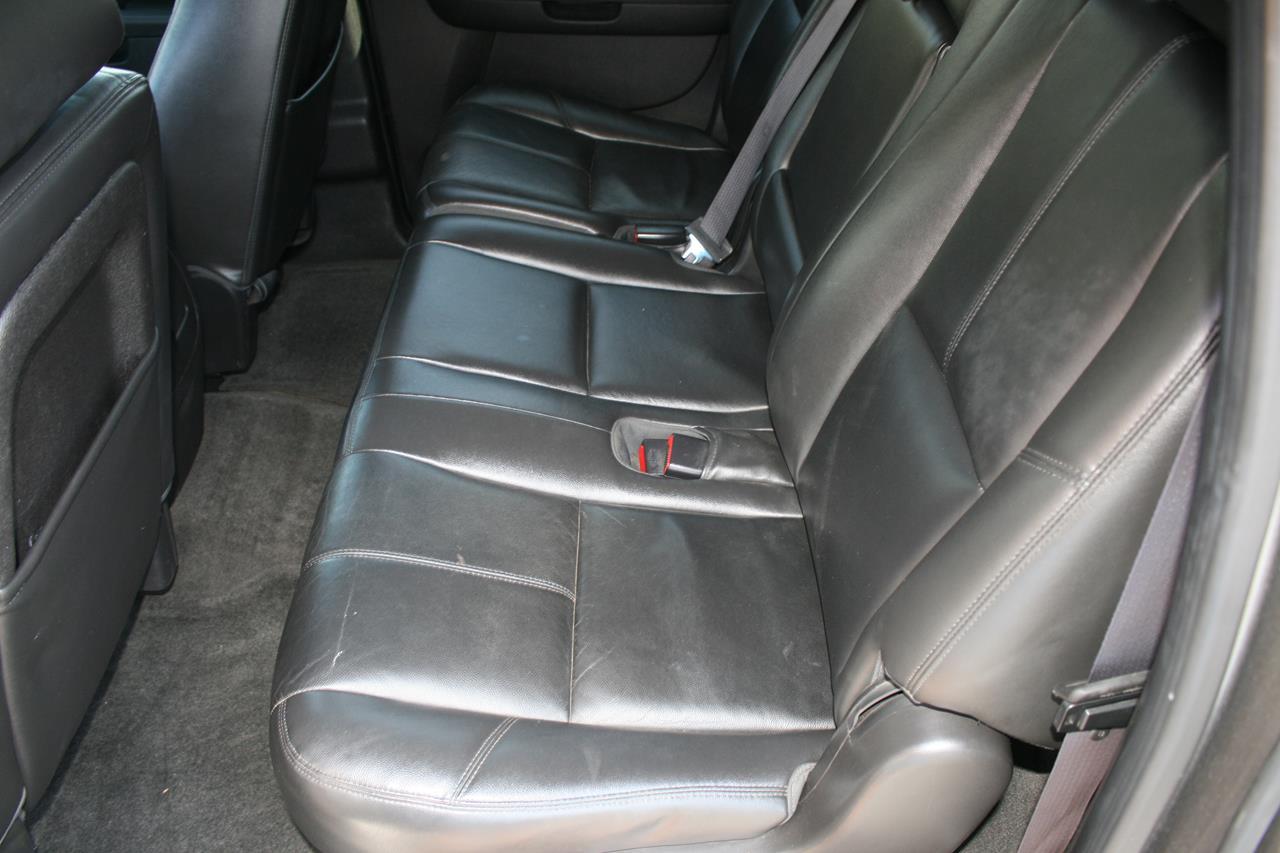 Chevrolet Suburban 4WD 4dr 1500 LT 2012
