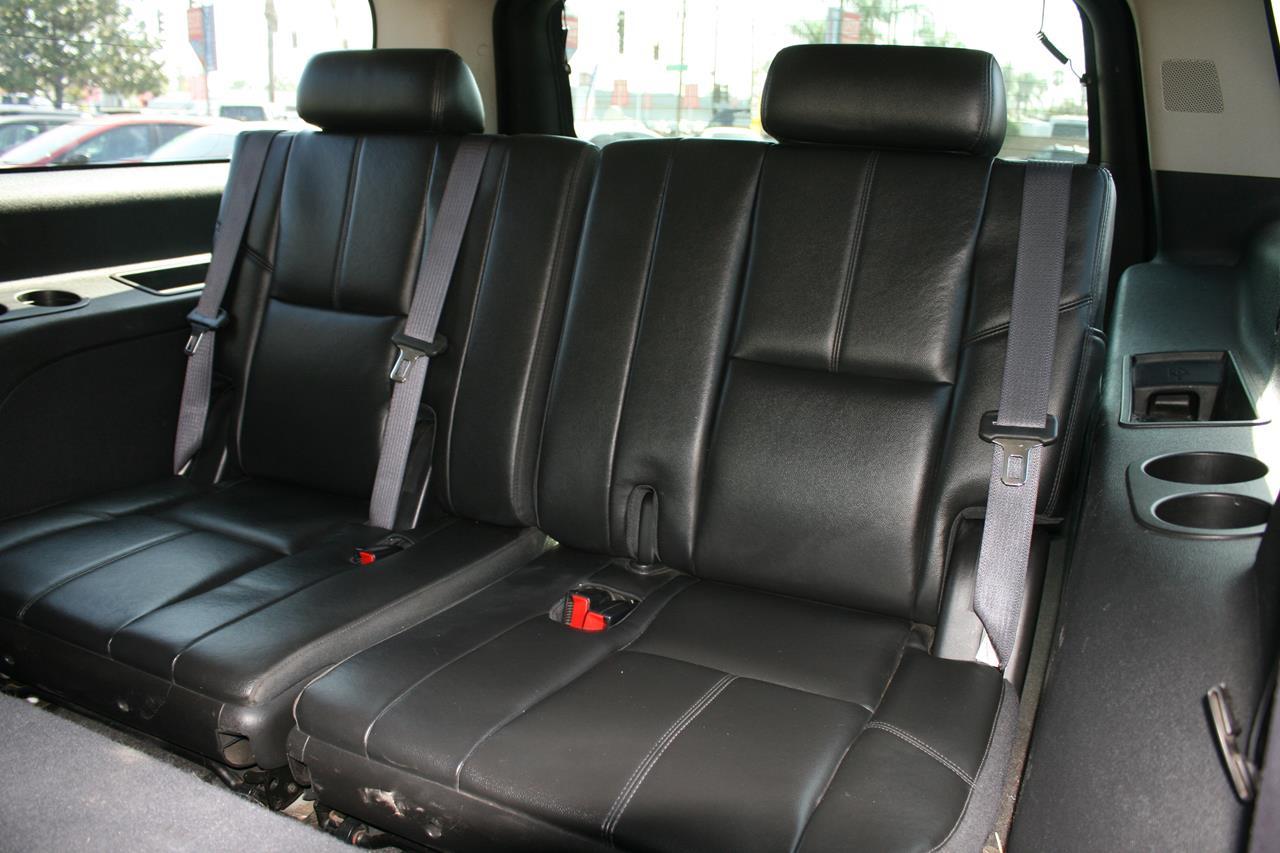 Chevrolet Suburban 4WD 4dr 1500 LT 2012