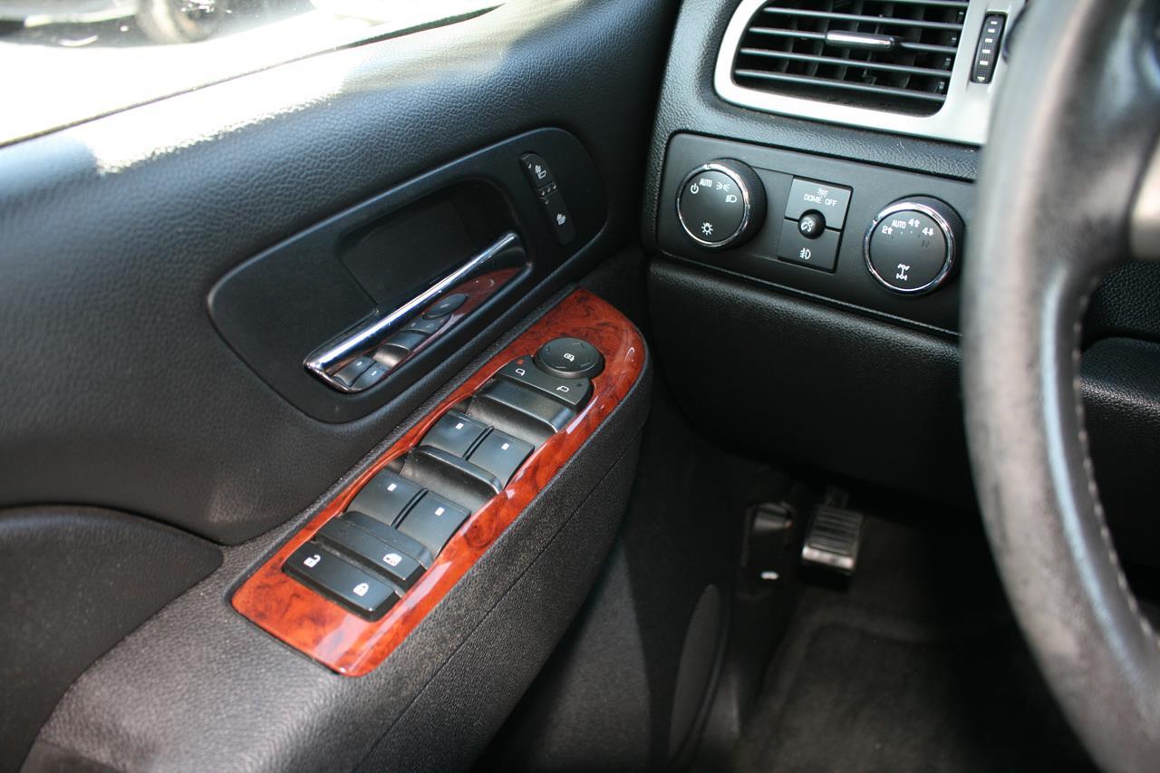 Chevrolet Suburban 4WD 4dr 1500 LT 2012
