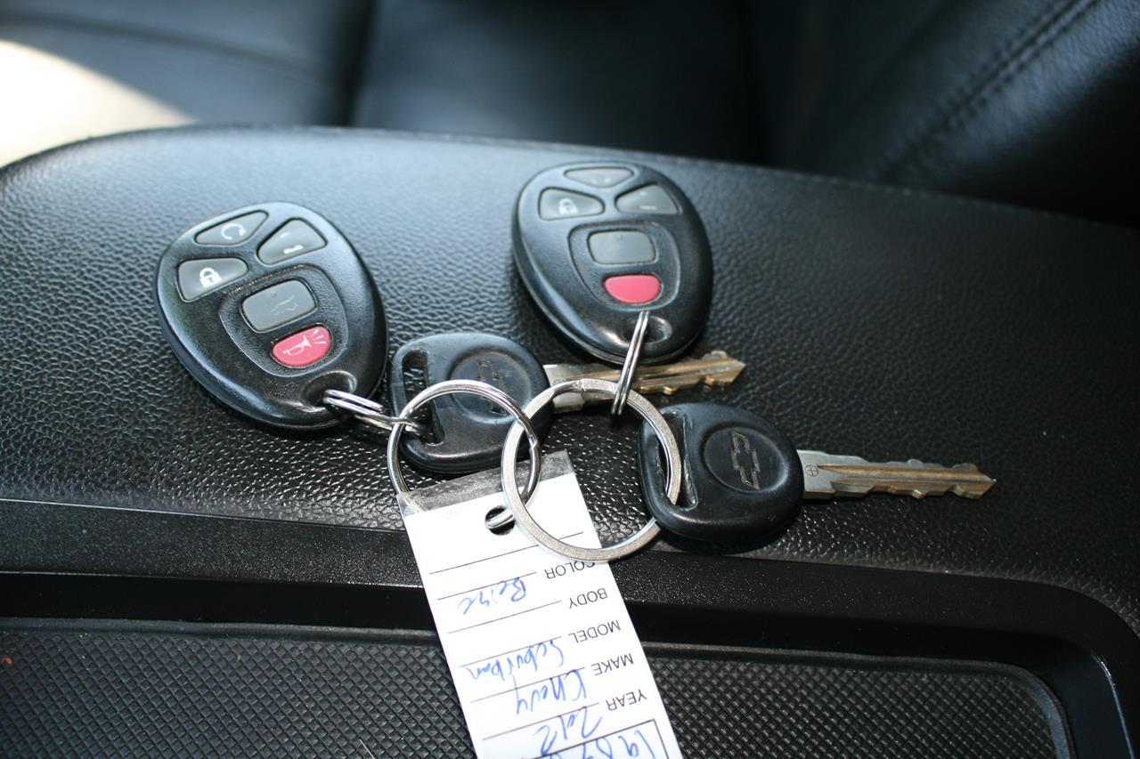 Chevrolet Suburban 4WD 4dr 1500 LT 2012