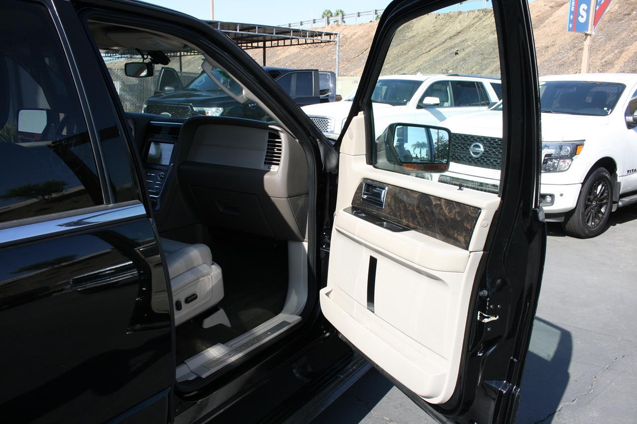 Lincoln Navigator 2WD 4dr Select 2016