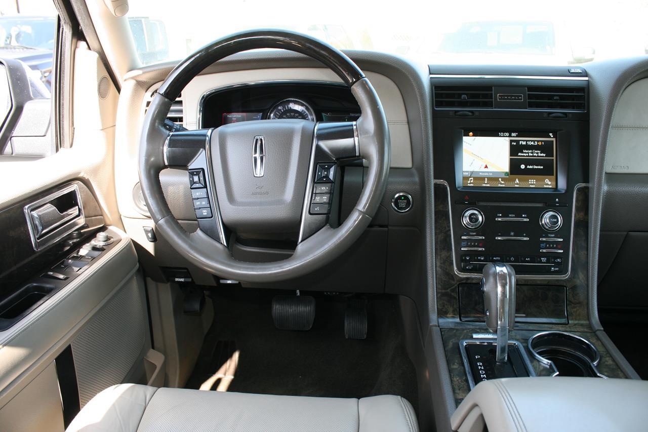 Lincoln Navigator 2WD 4dr Select 2016