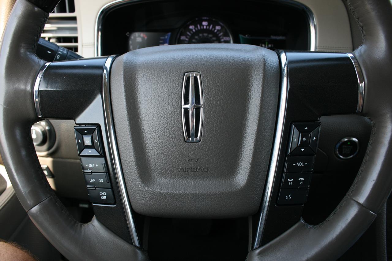 Lincoln Navigator 2WD 4dr Select 2016