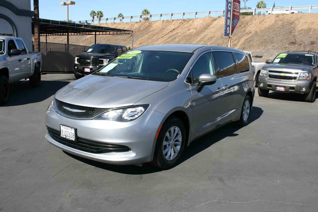 Chrysler Pacifica Touring FWD 2017